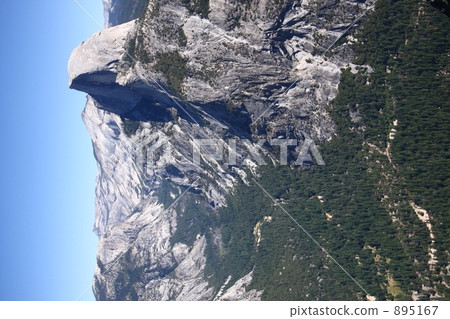 One of the largest national parks in the West Coast of the USA. Half dome cut by glacier. 895167