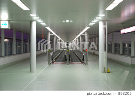 中部國際機場1樓落地電梯 中部國際機場1樓落地電梯 898203