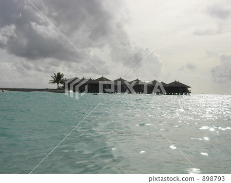At the Maldives At the Maldives 898793