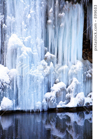 Shirakawa ice column group icicles 899683