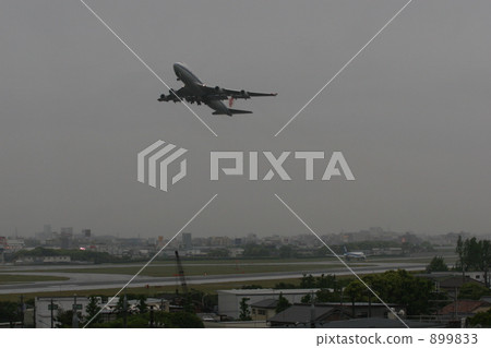 Osaka Airport Take Off Jumbo Jet 899833