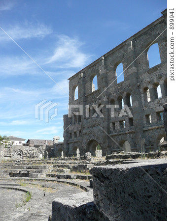 奧斯塔圓形劇場垂直 899941