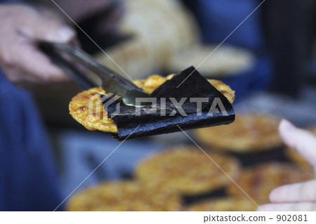 有醬油海藻瓶薄脆餅乾在商店移交 902081