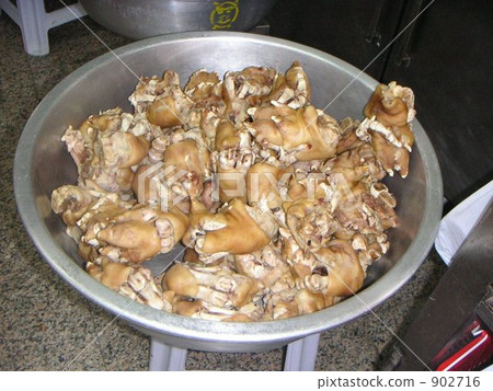 Pig food Pig food 902716