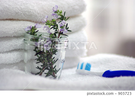 毛巾和草藥 903723