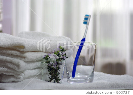 毛巾和草藥 903727