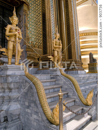 Wat Phra Keo寺廟的菩薩雕象 Wat Phra Keo寺廟的菩薩雕象 903756