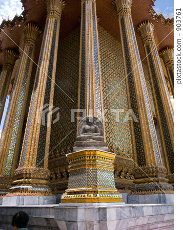 Wat Phra Keo寺廟的菩薩雕象 Wat Phra Keo寺廟的菩薩雕象 903761