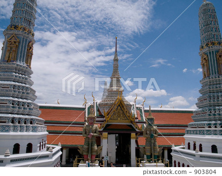 Wat Phra Keo's pagoda and Yak (ogre) Wat Phra Keo's pagoda and Yak (ogre) 903804