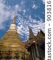 The temple of Wat Phra Keo and the pagoda 903816