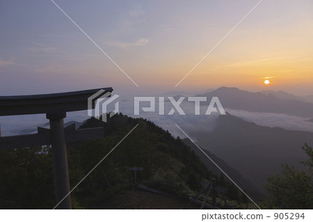 The moribund of Yoshiaki Ishizuru mountain pass 905294