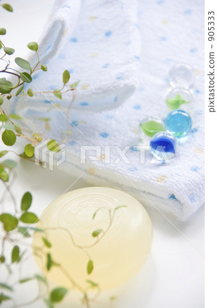 Towels and soap 2 905333