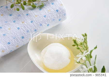 Towels and soap 5 905341