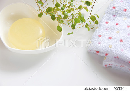 Towels and soap 7 905344