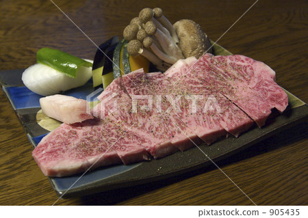Serve with A-5 Ranked Hida beef steak before baking · Together with vegetables Serve with A-5 Ranked Hida beef steak before baking · Together with vegetables 905435