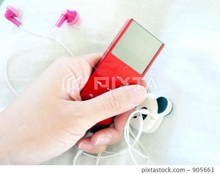 A woman listening to SD 905661