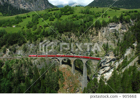 冰川快車穿過Landwasser橋 905668