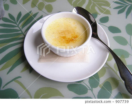 Cafe dessert mini creme brulee Cafe dessert mini creme brulee 907739