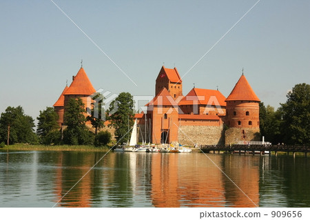 Old castle Old castle 909656