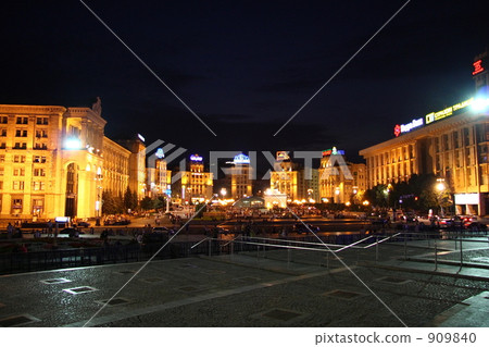 Night view of Kiev 909840