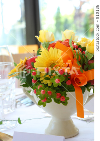Flowers on the table Flowers on the table 910186
