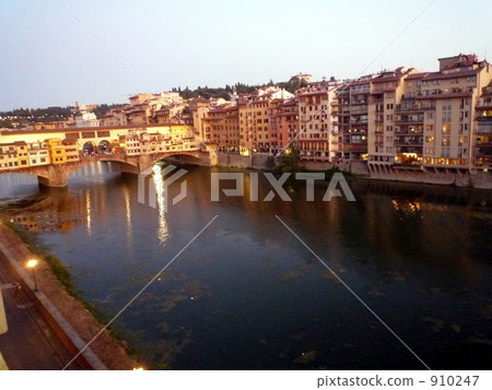 Vecchio Bridge in Florence Vecchio Bridge in Florence 910247