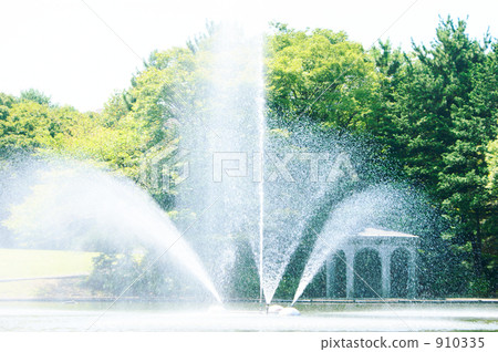 A fountain A fountain 910335