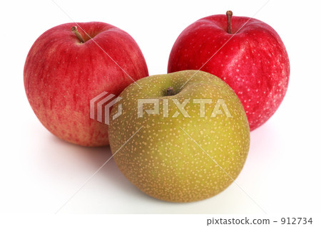 Apple and pear 912734