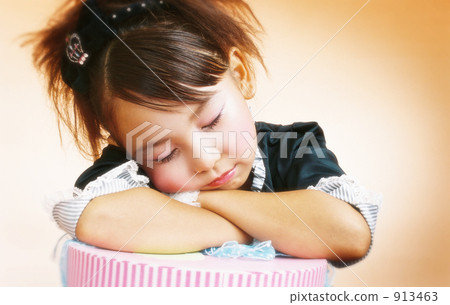 Cute girl with a sleeping face 913463