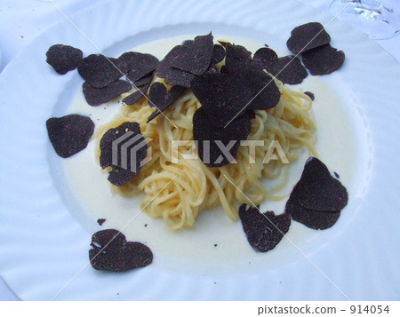 Truffle pasta 914054