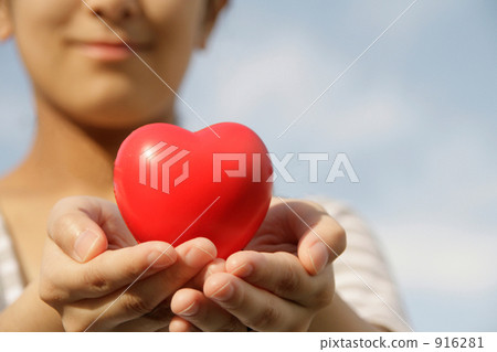 Red Heart with important hands with both hands 916281