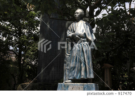 A stone statue of Ryoma Sakamoto A stone statue of Ryoma Sakamoto 917470