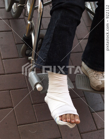 由於腳傷，輪椅使用情況 922112