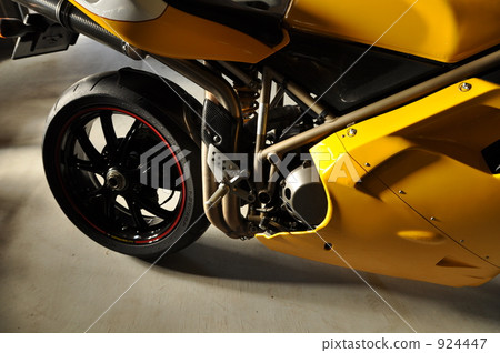 Profile of racing motorcycle Profile of racing motorcycle 924447