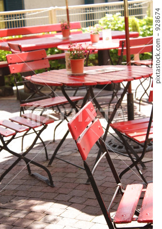 Red open cafe 928674