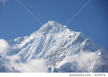 Mountain top of Nilgiri and clouds 929554
