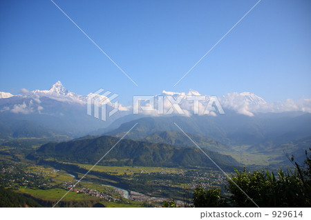 Vast landscape with Maine Matchapuchare mountain 929614