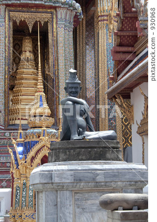 Wat Phra Keo's sermon statue 930968