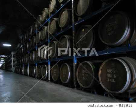 Shochu repository of Takachiho Town "Tunnel Station" Shochu repository of Takachiho Town "Tunnel Station" 932913