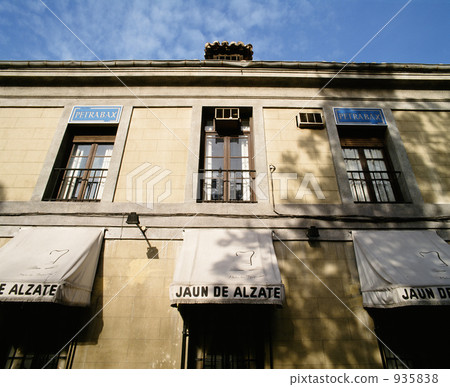 餐館外部看法在馬德里，西班牙 935838