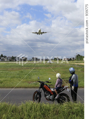 飛機和父母和孩子 939775