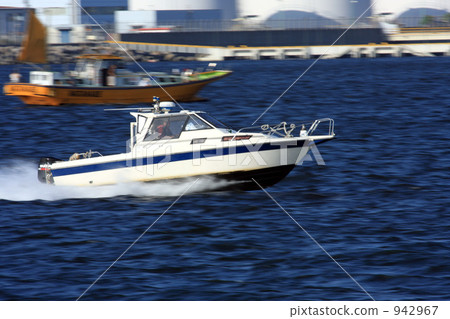 Running boat 942967