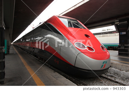 Eurostar Frecciarossa (Naples Central Station) 943303