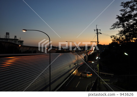 Night view of the Meishin expressway 943626