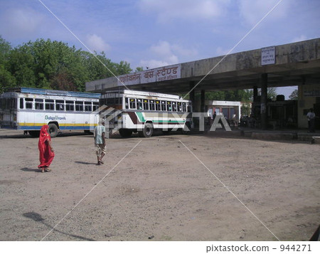indian, walking people, walking person 944271