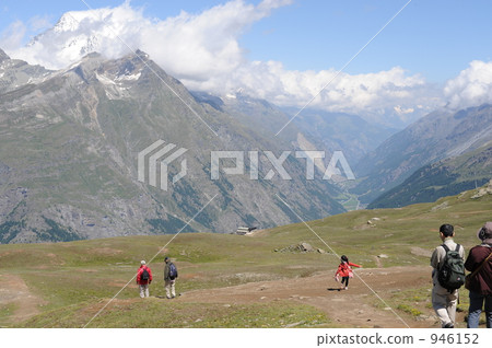遠足Alp自然的女孩 遠足Alp自然的女孩 946152