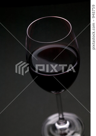紅葡萄酒黑背垂直 紅葡萄酒黑背垂直 948759