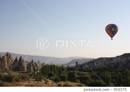 From the balloon to the earth of Cappadocia 950375