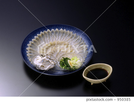 Tiger blowfish sashimi 950385