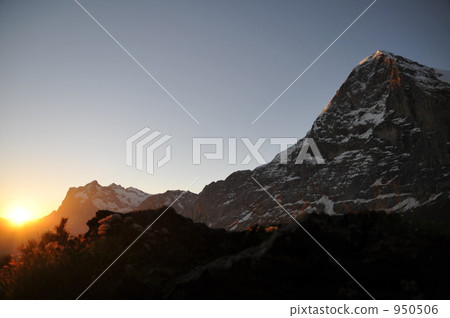 艾格峰的日出 950506